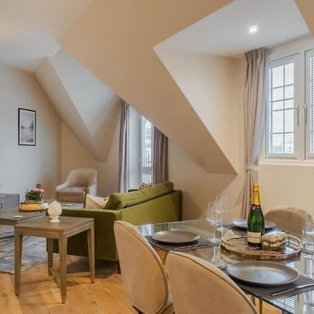 Luxury Penthouse - Castle Views - 2 Bed & Parking Apartment Windsor Bagian luar foto